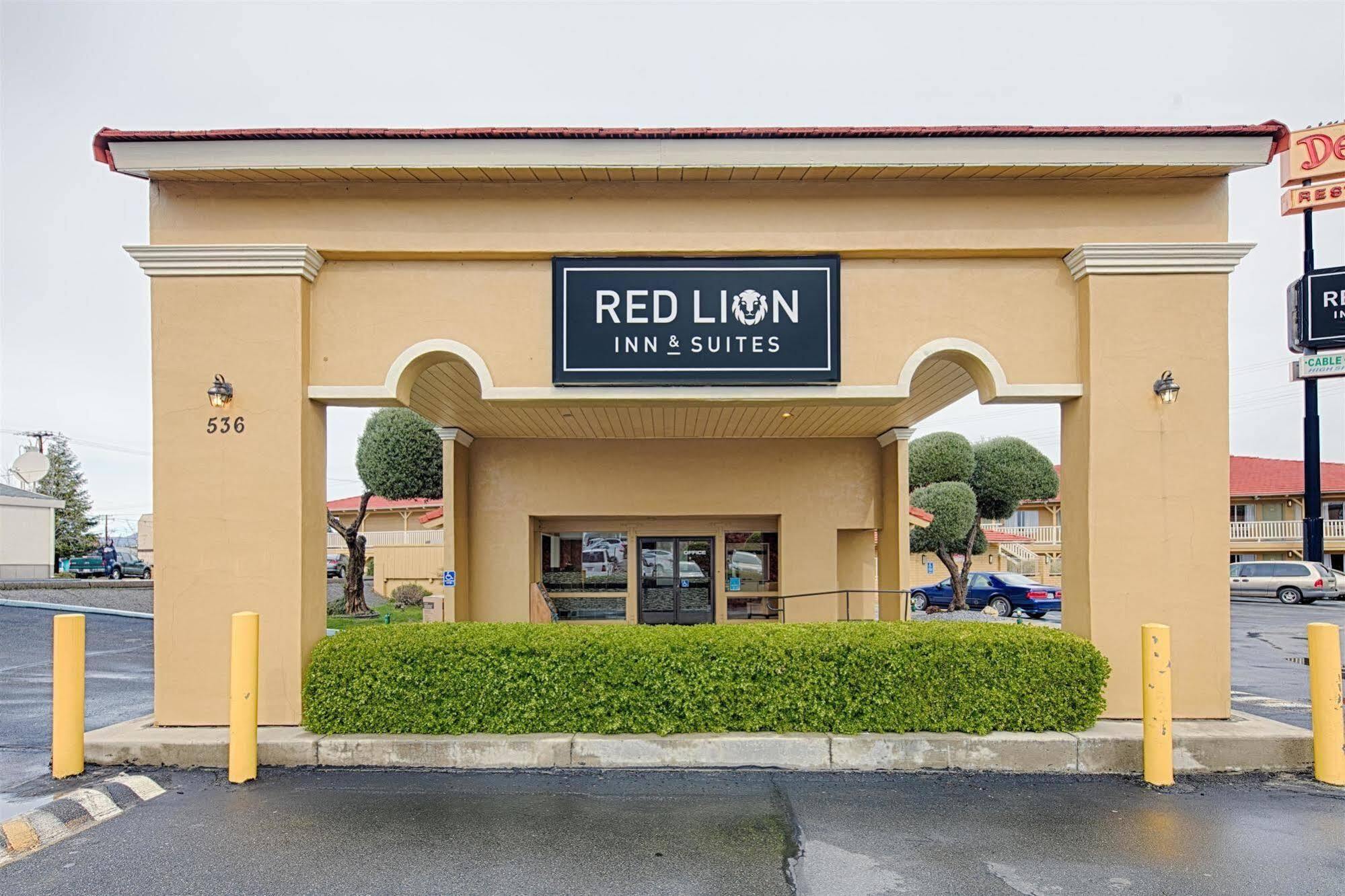 Red Lion Inn & Suites Redding Exterior foto